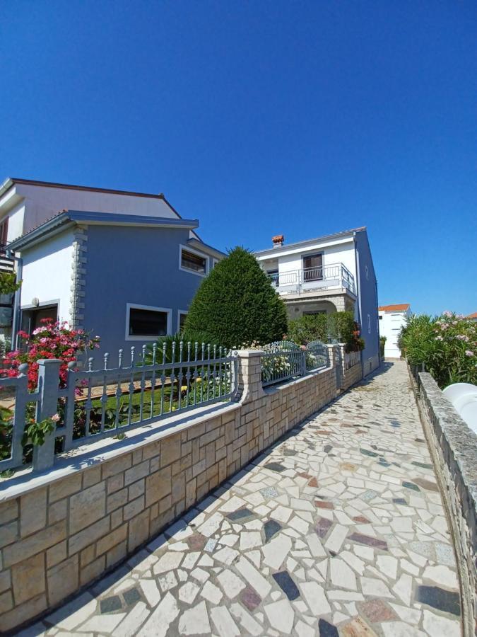 Andela Apartment Пула Экстерьер фото